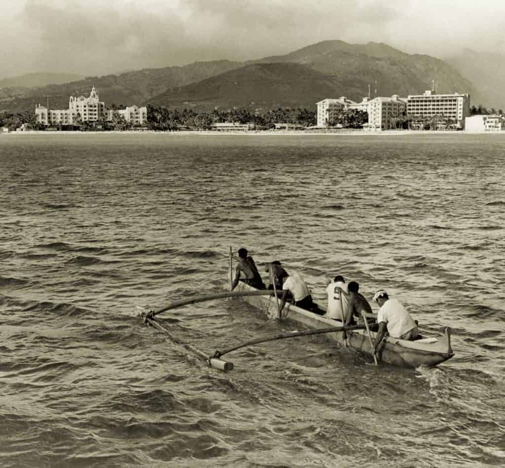 1952 Image of Paddlers from Molokaʻi-Oʻahu through the Years