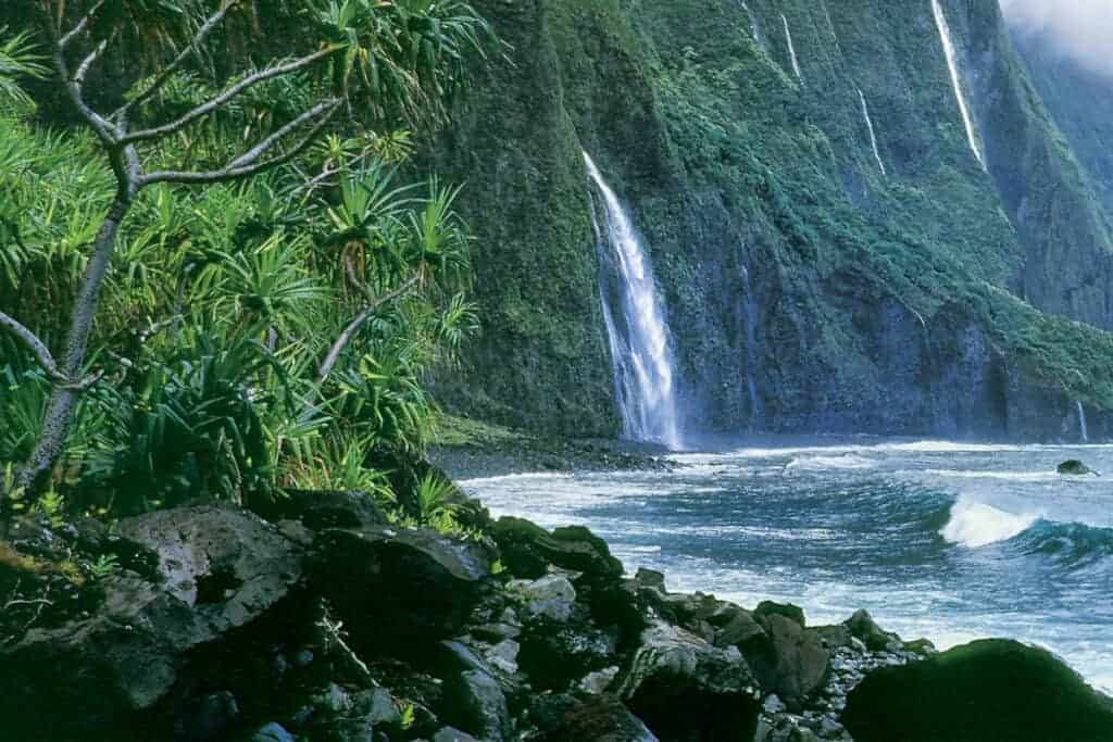 Waterfall image from Adventurer's Hawaii